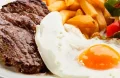 Bife com ovo